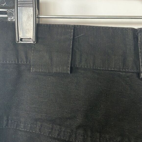 Y2K Black Capri Pants  - Picture 6 of 6